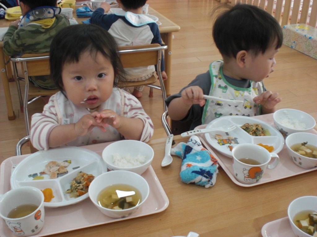 給食おいしいなあ！